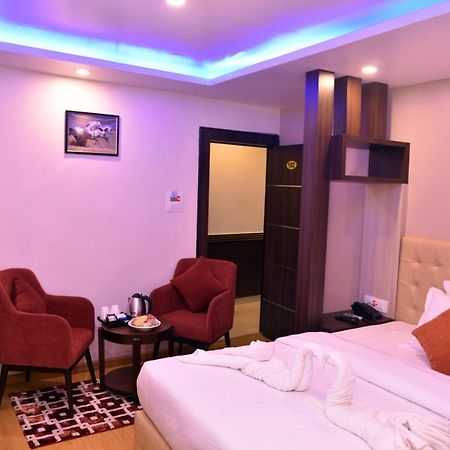 Marinha Airport Hotel Katmandou Extérieur photo