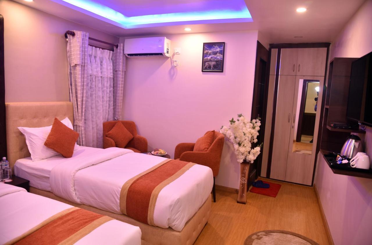 Marinha Airport Hotel Katmandou Extérieur photo